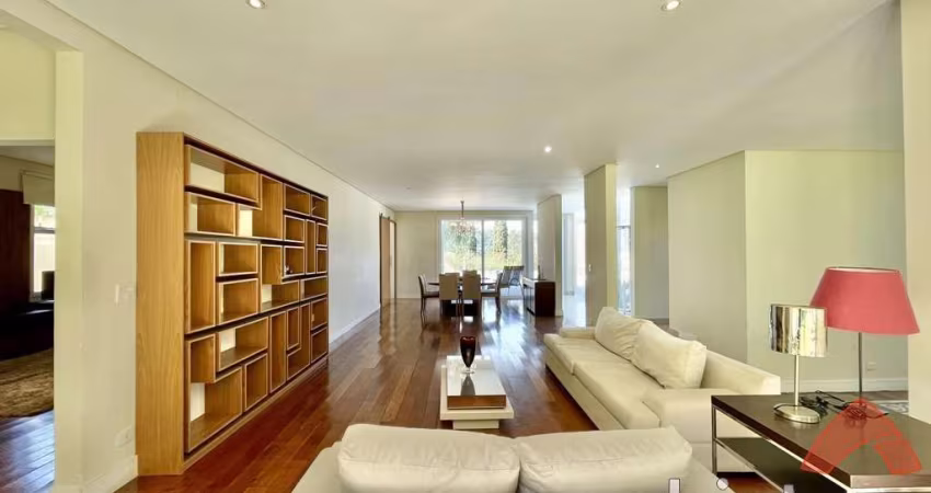 Casa de 1.080m² de 5 dormitórios com vaga para 6 carros - Parque Rincão