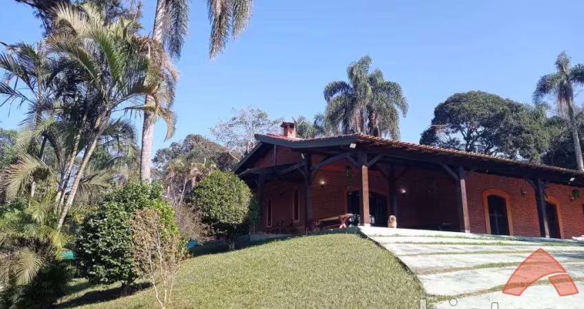 Casa de 700m² com 5 dormitórios ( 2 suítes ) e vaga para 6 carros - Embu Mirim