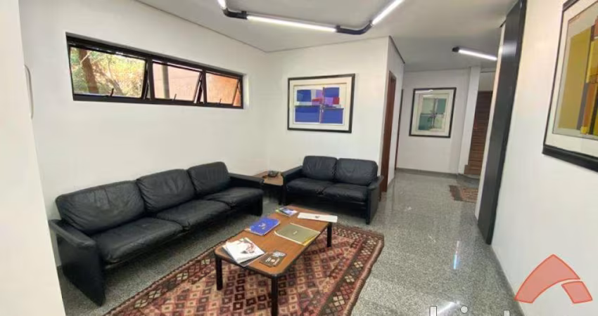 Sobrado com 366m² de 11 dormitórios para compra no Jardim América