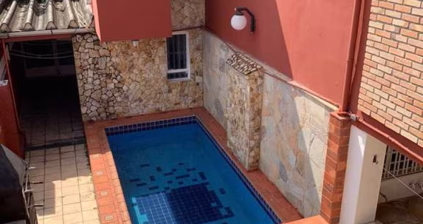 Sobrado com 150m² de 5 dormitórios e vaga de garagem - Jardim Taboão