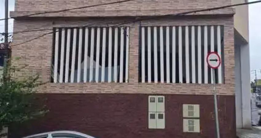 Sobrado à venda no centro do taboão com 2 casas e 3 salões comerciais – ideal para investidores