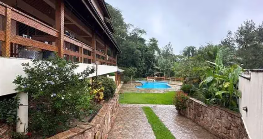 CASA DE 557M² COM 4 DORMITÓRIOS E 2 SUÍTES - CHÁCARAS ANA LÚCIA - EMBU DAS ARTES