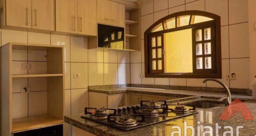 Sobrado de 4 Dormitórios, 300m² e 2 Vagas à Venda no Parque Monte Alegre/Taboão da Serra