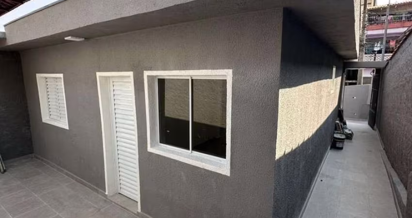 Casa térrea com 2 quartos vaga de garagem e edícula em Interlagos - São Paulo