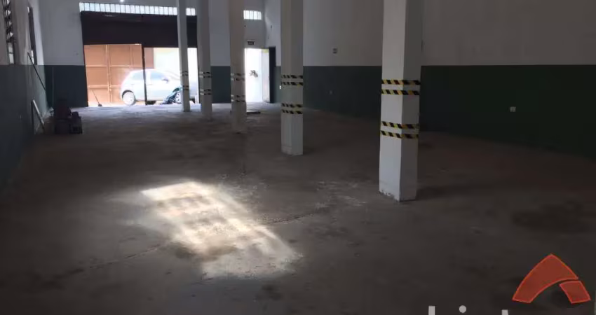 Aluga-se salão comercial na rua doutor ezequiel campos dias – 162 m²