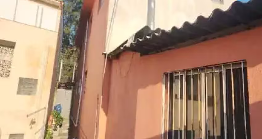 Ótima oportunidade de investimento: casa residencial e salão comercial