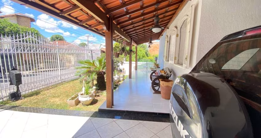 Casa com 3 quartos à venda na Fernando Ferrari, 305, Planalto, Belo Horizonte
