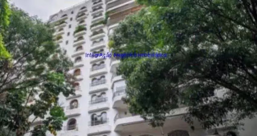 Apartamento 218m², 02 dormitórios (sendo suítes), 01 escritório, 03 banheiros, 02 dormitórios de empregada e 03 vagas de garagem.