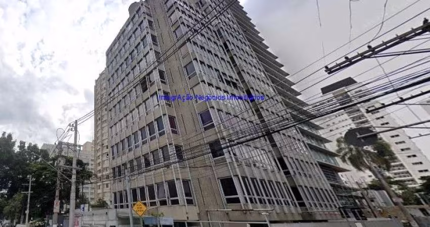 Condomínio com portaria e recepção.  Excelente localização á 10 minutos andando para a estação do metrô Cidade Jardim;