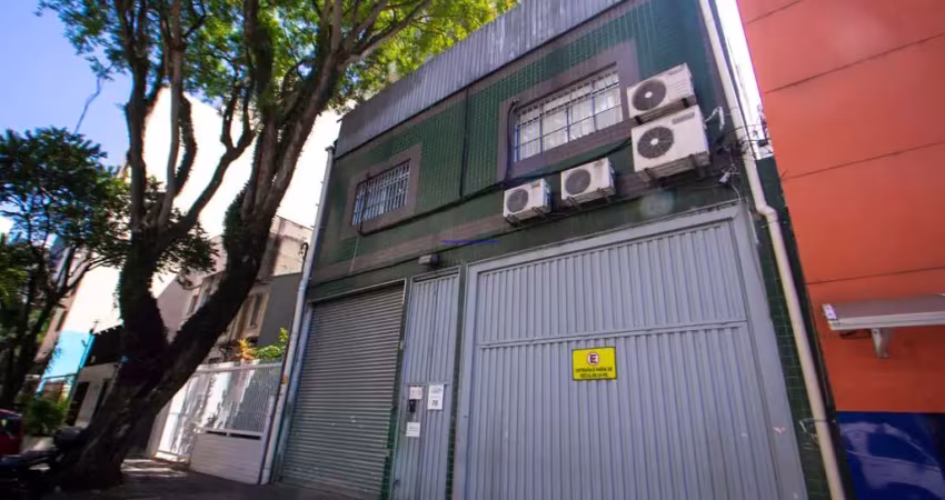 Galpão 1000m², 05 banheiros e 10 vagas de garagem.  excelente localização á 8 minutos andando para a estação do metrô santa cecilia