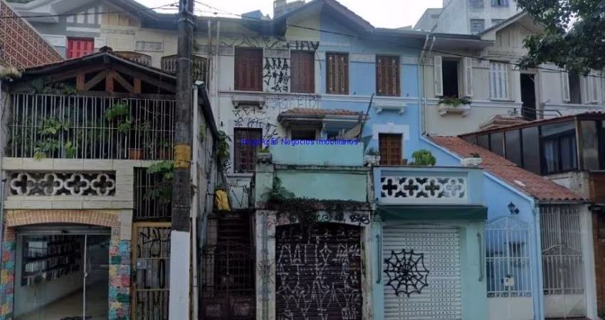 Casa comercial 100m², 01 cozinha e 01 banheiro.  Excelente localização á 9 minutos andando para a estação do metrô Consolação