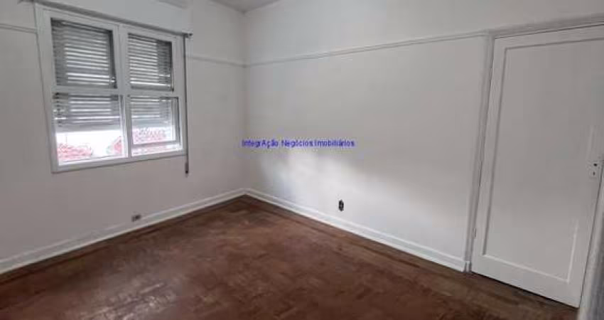 Apartamento 108m², 3 dormitórios e 2 banheiros.   Excelente localização, à 10 minutos andando para a Estação do Metrô São Joaquim.