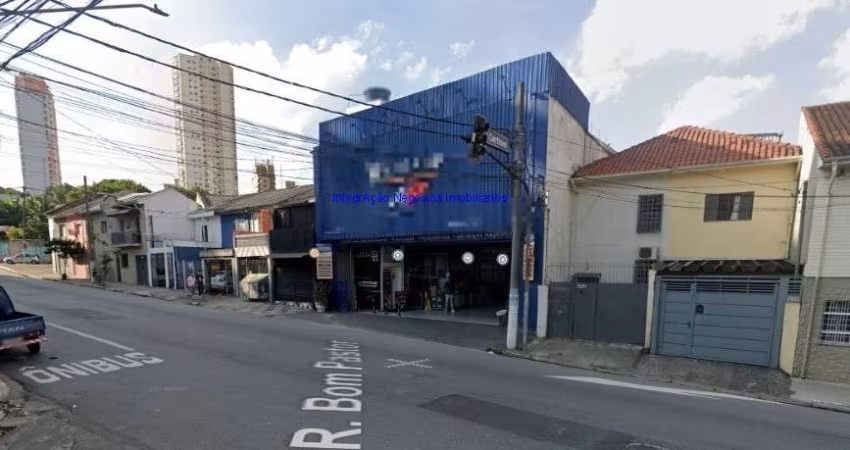Galpão  2.385m², 02 banheiros e 25 vagas de garagem.  Excelente localização á 3 minutos andando para a estação do metrô Sacomã;