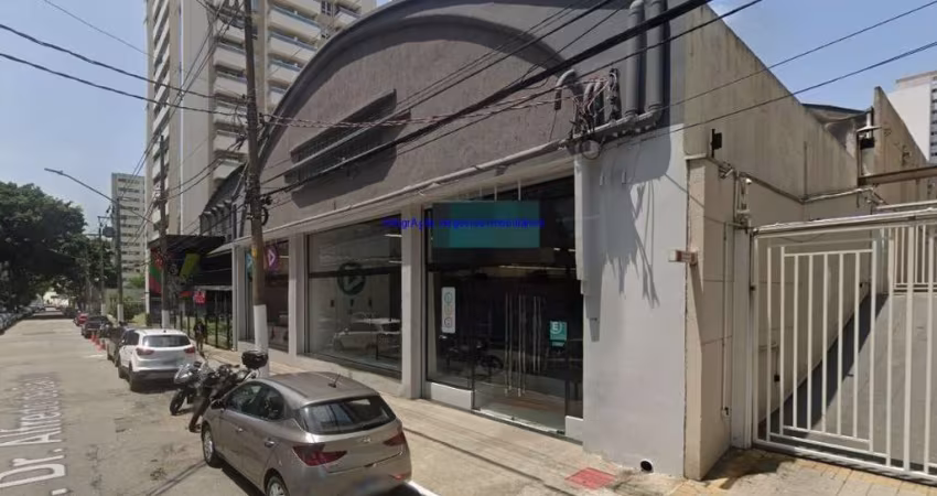Loja 1145,50 m² de área construída, 862m² de terreno e 02  vestiários grandes e em excelentes condições.  Excelente localização, entre a Rua Tagipuru