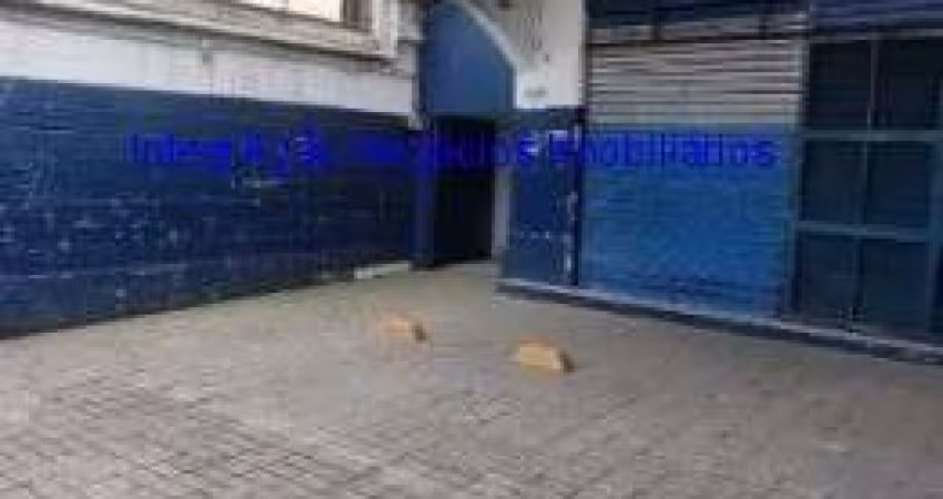Galpão 578m², 04 banheiros e 04 vagas de garagem.  Excelente localização á 4 minutos andando para a estação do metrô Saúde