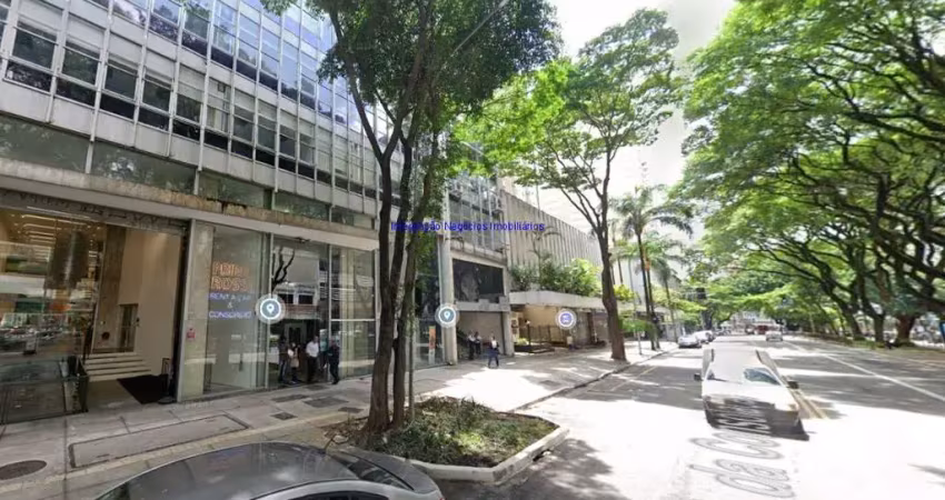Conjunto comercial 300m² e 03 banheiros.  condomínio com portaria, segurança e recepção.  excelente localização