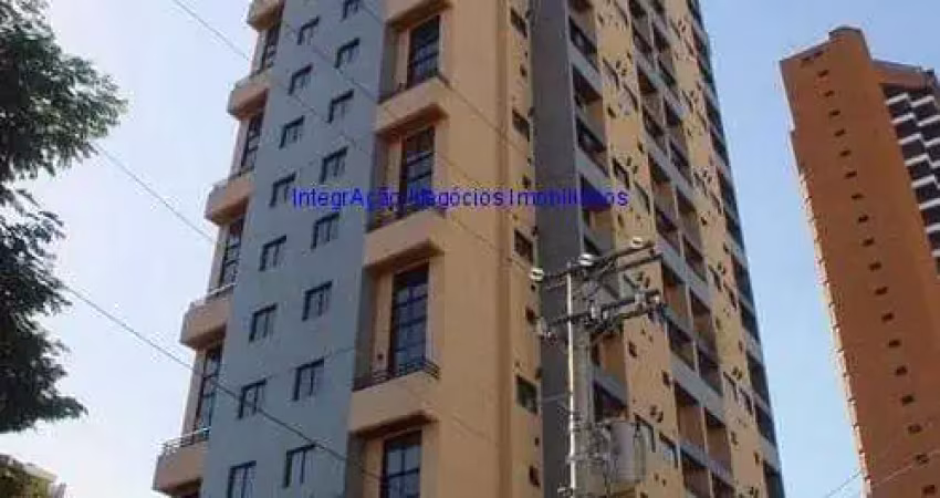 Apartamento duplex 45m², 01 dormitório (sendo suíte/ closet), 02 banheiros e 01 vaga na garagem; armários embutidos no banheiro, cozinha e closet.