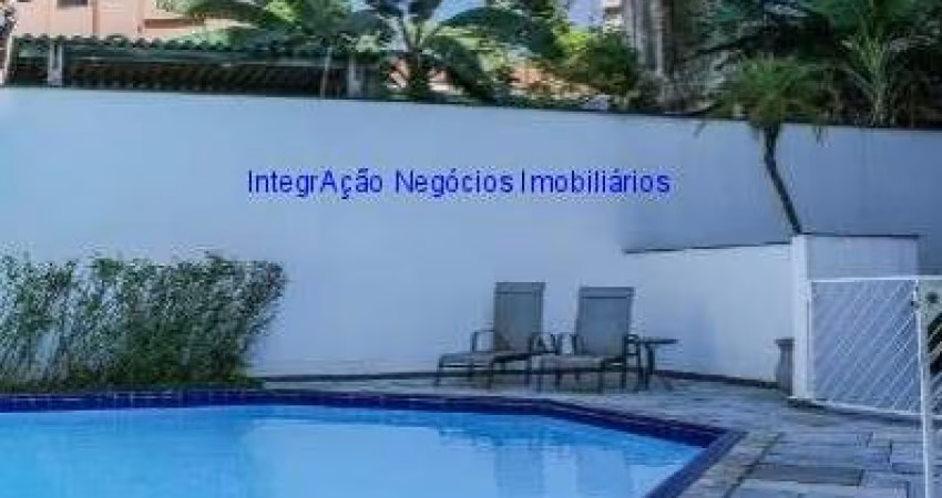 Apartamento Cobertura 454m², 03 dormitórios (sendo 3 suítes), 06 banheiros e 04 vagas na garagem.  Condomínio com Segurança, Portaria, Piscina