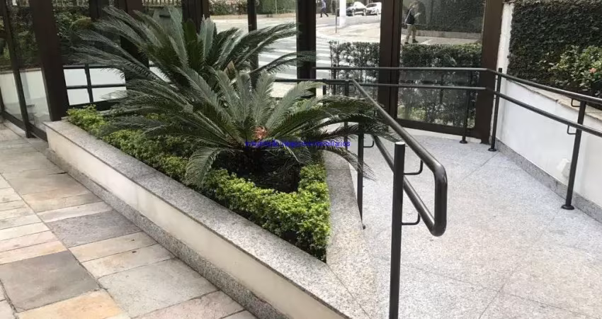 Apartamento 230m², 03 dormitórios (sendo 3 suítes + 01 closet), 05 banheiros e 02 vagas na garagem.  condomínio com segurança, portaria, piscina, espa