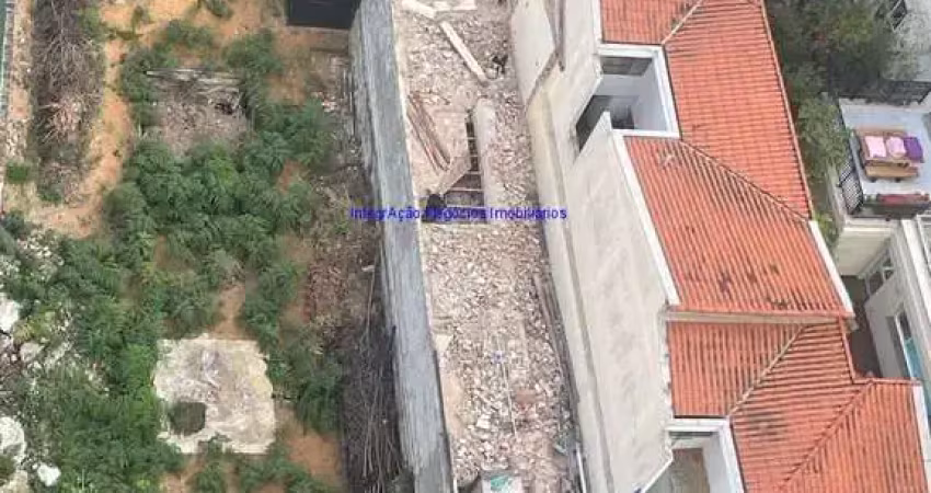Terreno 1.012m² total e 20m² frente.  excelente localização entre as ruas turiassu, traipu e doutor cândido espinheira; próximo da estação do metrô