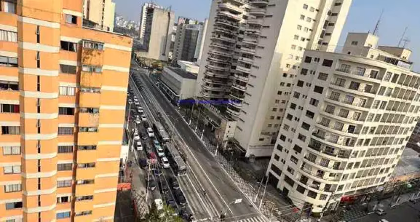 Apartamento studio 34m², 01 dormitório, 01 banheiro e 01 vaga na garagem.  condomínio com segurança e portaria.  excelente localização