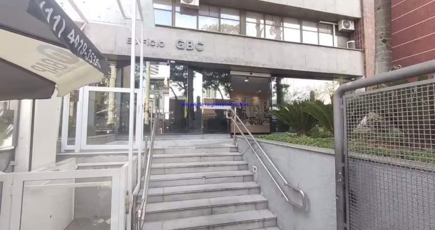 Conjunto comercial 266m², 06 banheiros e 04 vagas de garagem. condomínio com recepção, segurança e elevadores. excelente localização,