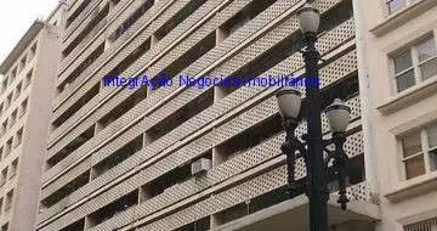 Conjunto Comercial 55m², 01 copa, 02 salas e 02  banheiros.  Condomínio com recepção, segurança e elevadores.  Excelente localização