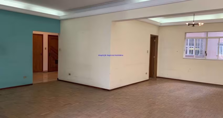 Apartamento 202m², 03 dormitórios, 02 banheiros e 01 vaga na garagem.  Condomínio com portaria, segurança, churrasqueira, playground, brinquedoteca