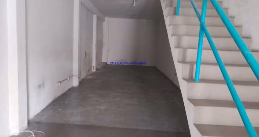 Sobrado 100m²,  02 banheiros e 01 vaga de garagem.  Excelente localização entre as Ruas Cardeal Arcoverde, Teodoro Sampaio e Avenida Pedroso de Morais