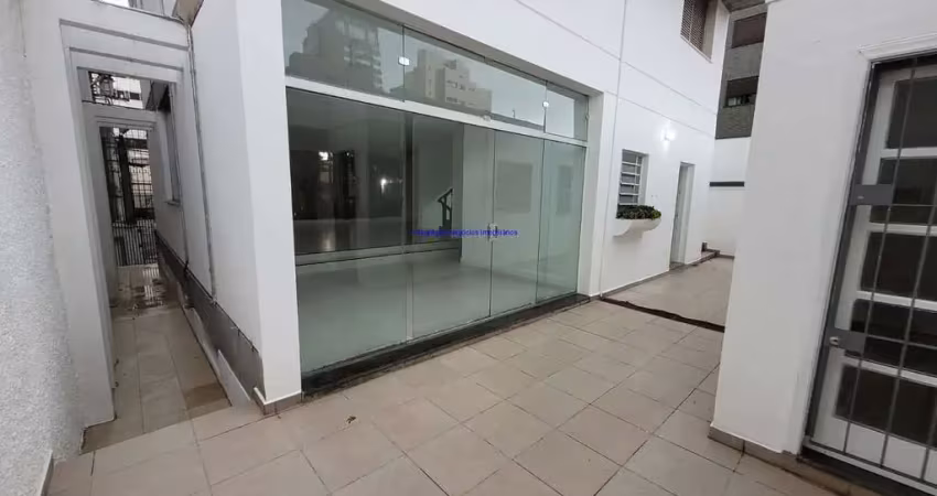 Sobrado 330m², 04 dormitórios (sendo 01 suíte), 04 banheiros e 04 vagas na garagem.  excelente localização entre as avenidas jamaris, divino salvador