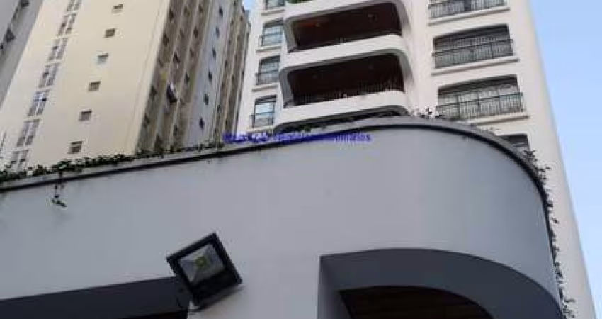 Apartamento 350m², 05 dormitórios (sendo 02 suítes), 05 banheiros e 04 vagas na garagem.  Condomínio com portaria, segurança 24hrs, piscina