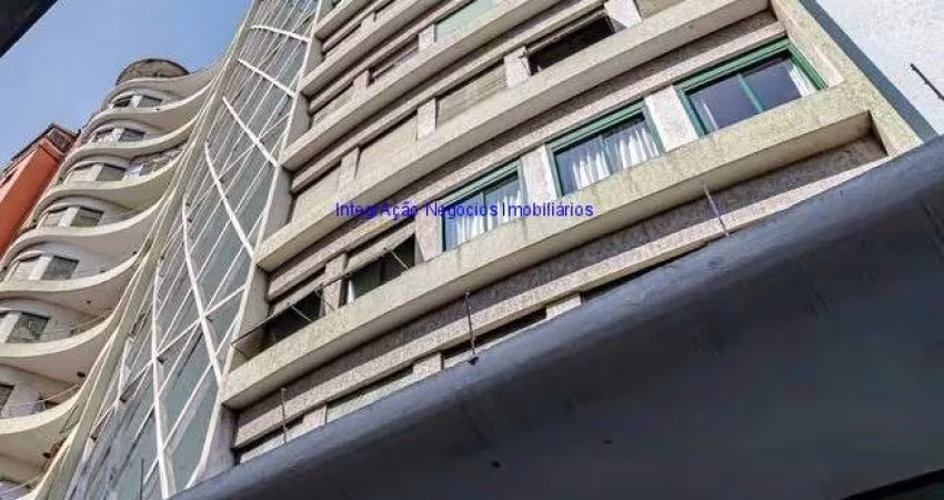 Apartamento 114m², 02 dormitórios (sendo 01 suíte) e 02 banheiros.  Condomínio com portaria, segurança 24hrs.  Excelente localização
