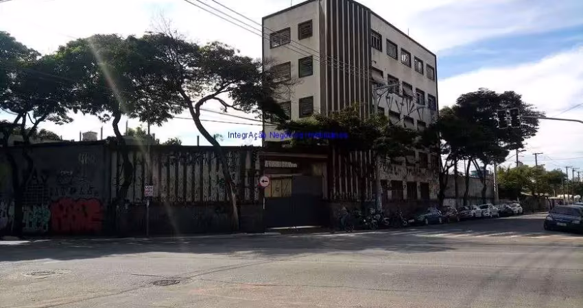 Galpão 1176m².  excelente localização entre as ruas freire da silva, alexandrino da silveira bueno e avenida do estado.