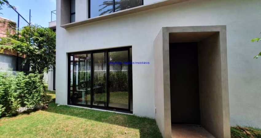 Sobrado 318m², 03 dormitório (sendo suítes),  04 banheiros e 02 vagas.  Excelente localização  entre as Ruas Honduras, Conselheiro Zacarias