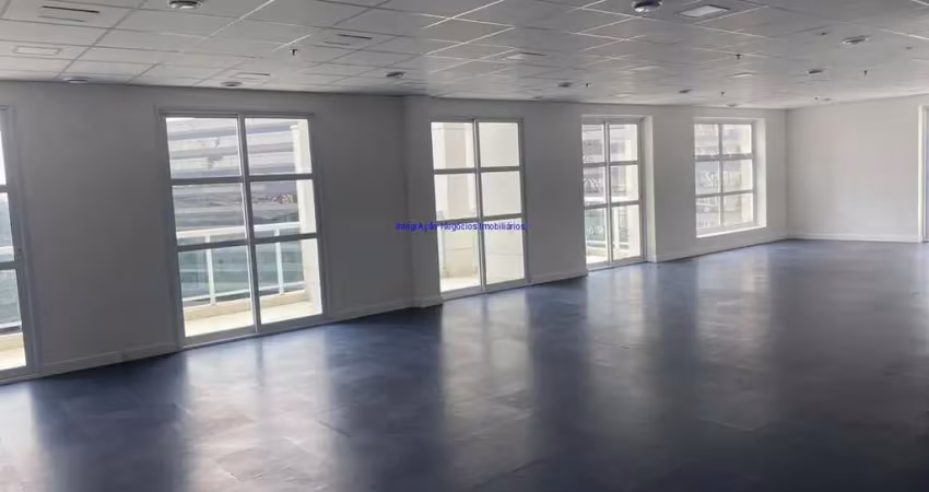 Conjunto comercial 260m², 03 banheiros e 06 vagas na garagem.  condomínio com recepção e segurança 24hrs.  excelente localização