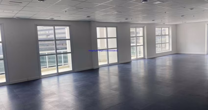 Conjunto Comercial 260m², 03 banheiros e 06 vagas na garagem.  Condomínio com recepção e segurança 24hrs.  Excelente localização