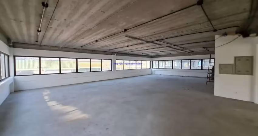 Conjunto comercial 356m², 06 banheiros e 08 vagas na garagem.  condomínio com recepção e segurança 24hrs.  excelente localização