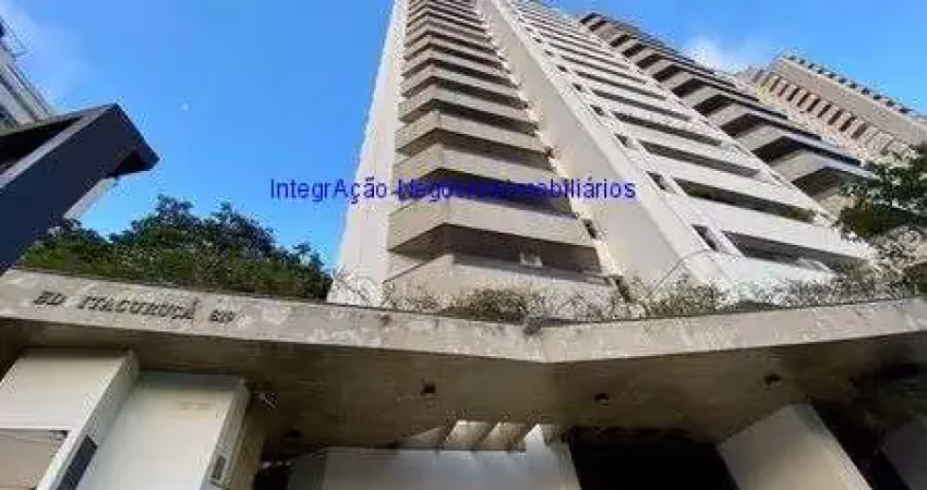 Apartamento 312m², 03 dormitórios (sendo suítes), 04 banheiros e 04 vagas na garagem.  condomínio com portaria, segurança 24hrs, piscina
