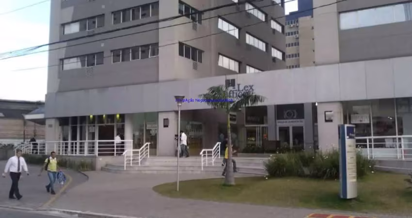Loja 60m², 01 banheiro, 01 vaga na garagem.  condomínio com segurança 24hrs.  excelente localização á 5 minutos andando para a estação do metrô.
