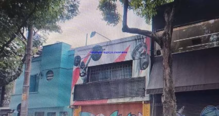 Loja 169m², 01 salão amplo, 02 banheiros, 01 vestiário e 05 vagas na garagem.   Excelente localização áa 6 minutos andando para a estação do metrô