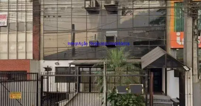 Conjunto comercial 30m², 01 banheiro e 01 vaga na garagem.    condomínio com recepção e segurança 24hrs.  excelente localização.