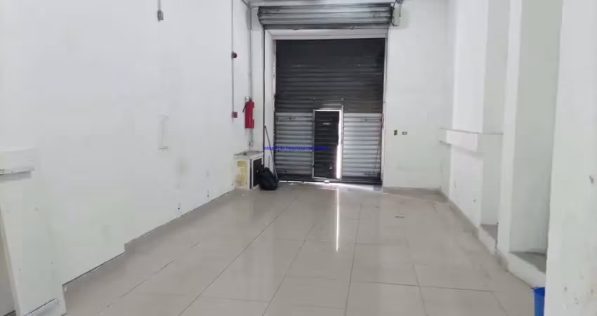 Loja com 180m² + 40m² de sobreloja e 02 banheiros.  excelente localização á 3 minutos andando para a estação do metrô são bento;
