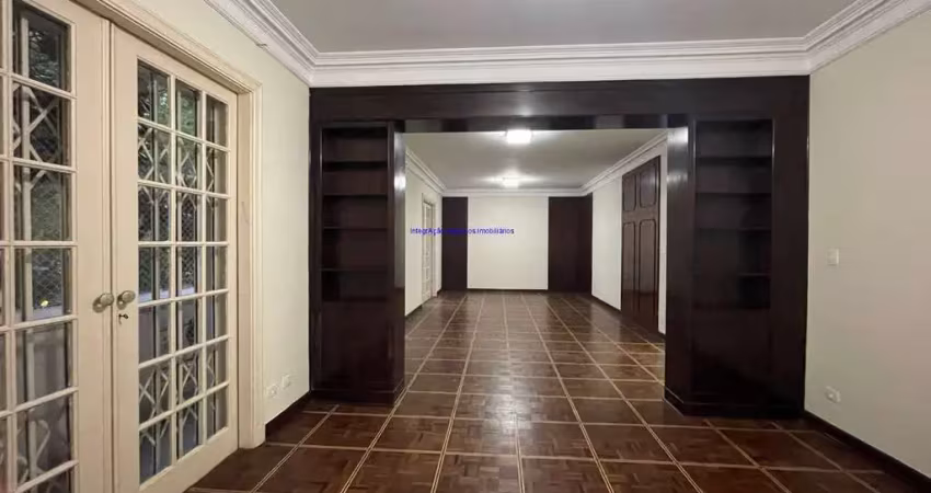 Apartamento 280m², 04 dormitórios (sendo 02 suítes), 03 banheiros e 03 vagas na garagem.  condomínio com portaria.   excelente localização.