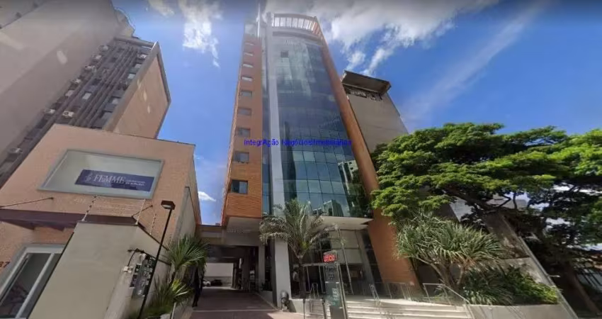 Conjunto comercial 400m², 04 banheiros e 14 vagas na garagem.  condomínio recepção e segurança 24hrs.  excelente localização.