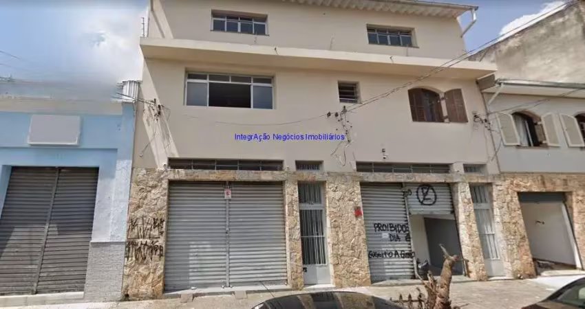 Loja 294m², térreo: salão amplo, 01 banheiro e 01 quintal; edicula 01 banheiro  e área descoberta.  excelente localização entre as ruas joão teodoro.