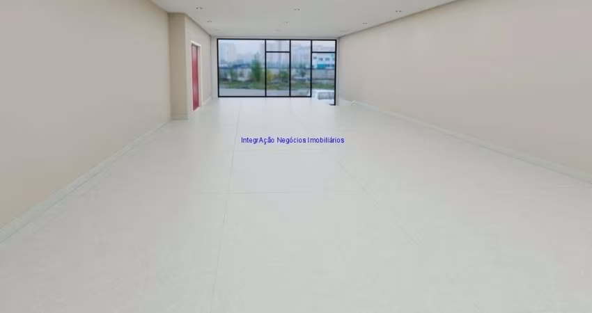 Prédio com 375m², Piso térreo: 01 Sala grande com vão livre, 02 banheiros, cozinha e despensa; Piso superior: 02 salas grandes, 02 salas pequenas