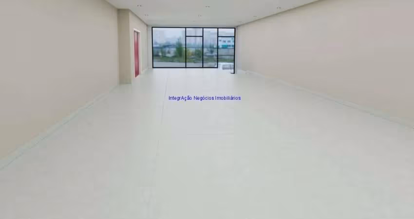 Prédio com 375m², Piso térreo: 01 Sala grande com vão livre, 02 banheiros, cozinha e despensa; Piso superior: 02 salas grandes, 02 salas pequenas