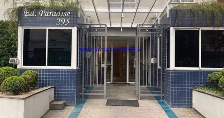 Apartamento studio 28m², 01 dormitório, 01 banheiro e 01 vaga na garagem.    condomínio com portaria, segurança 24 horas, salão de festa.