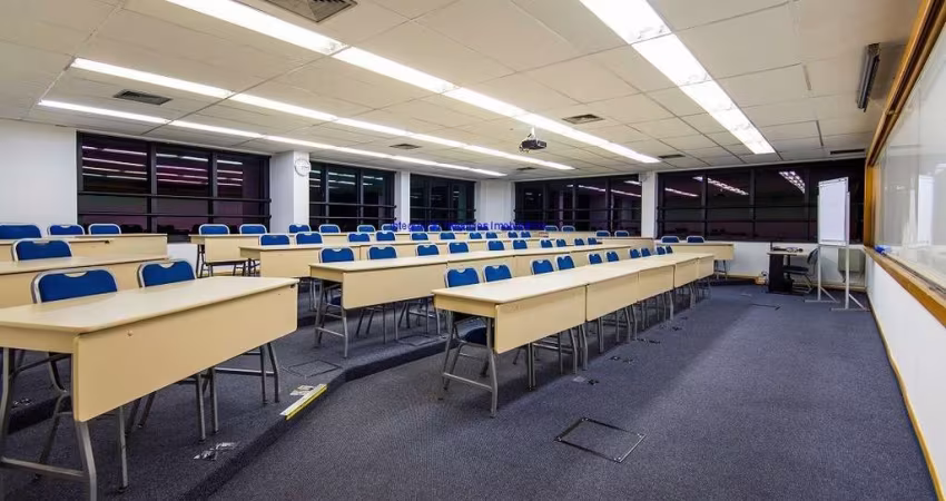 Conjunto Comercial 227m², 04 salas, 02 banheiros.   Condomínio com recepção e segurança 24hrs.   Excelente localização.