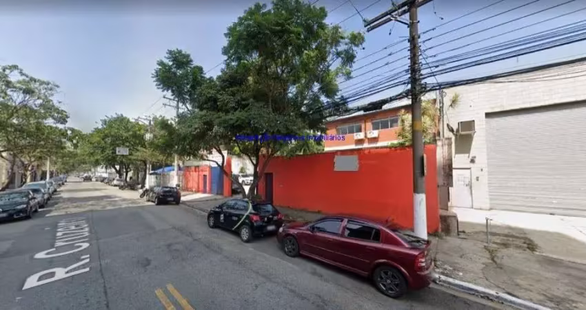 Prédio comercial 680m², 04 salas de escritórios, 01 sala ampla, salas de reuniões, refeitórios, vestiários, 02 banheiros e 60 vagas na garagem.